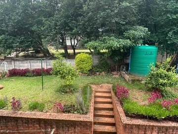 4 Bedroom Flat & Apartment