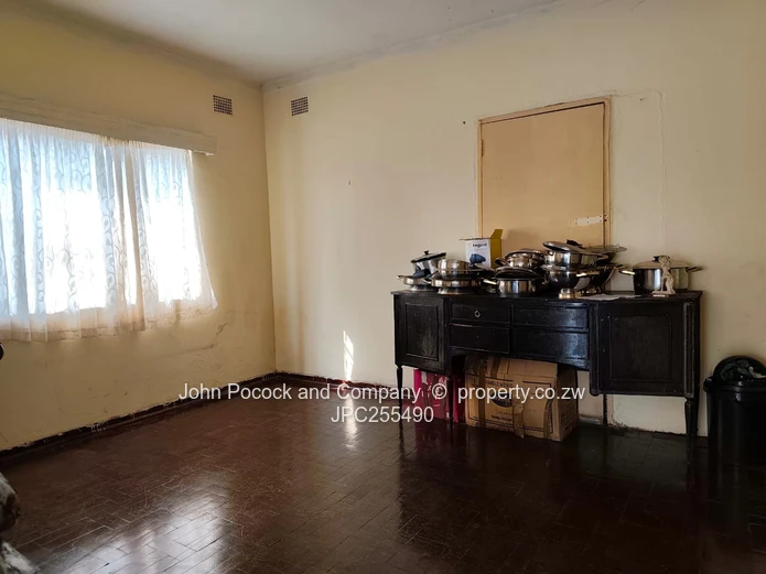 Malindela 5 Bedroom Home – Renovators Dream