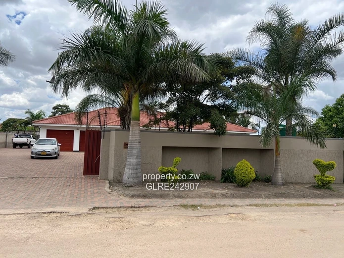 Spacious 4-Bed Home in Waterfalls - Modern Kitchen & Borehole