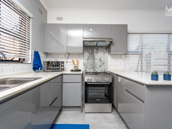 2 Bedroom Flat & Apartment