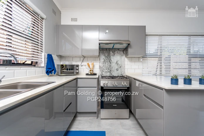 Stylishly Furnished 2 Bedroom Cottage