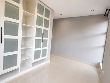 3 Bedroom Flat & Apartment