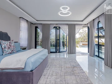 6 Bedroom House