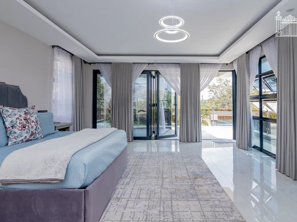 6 Bedroom House