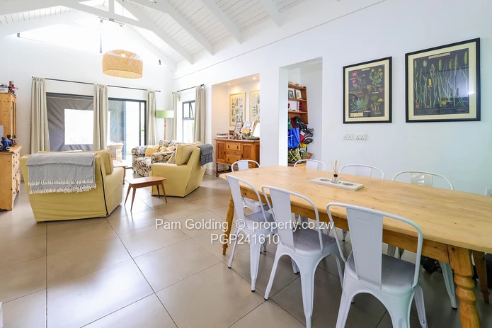 3 Bedroom Town House For Sale in Highlands