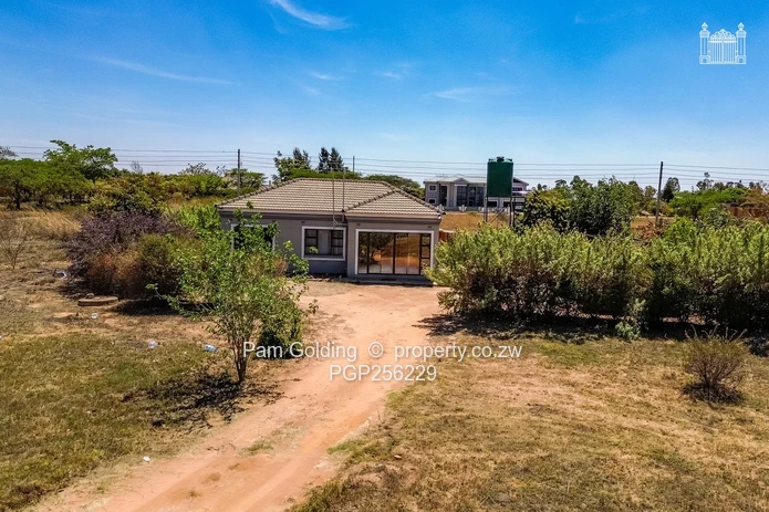 Prime 2,000sqm stand with cottage!