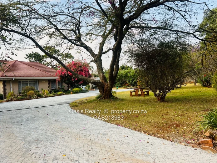 Neat 3 beds House on 1/2 Acre For Sale