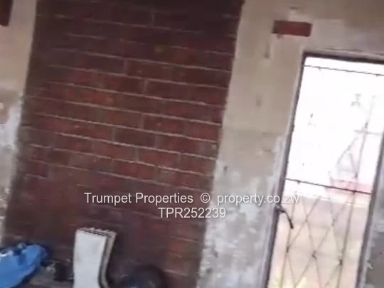 Brick 4-Bed home in Chitungwiza, title deeds