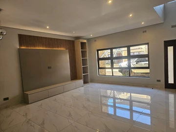 3 Bedroom Flat & Apartment