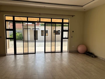 5 Bedroom Garden Flat