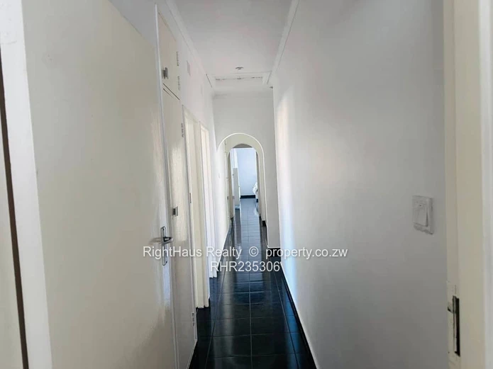 Executive 4 Bedroom Residence In Prime Hillside Location