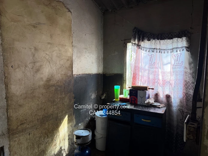 Mufakose,2-Bed core house walled and gated sitting on 200m² near shops and schools  (Sole Mandate)