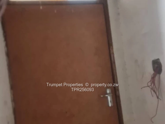 Spacious 5-Bed Double-Storey Home in Old Windsor Ruwa, Title deeds