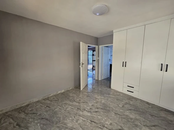 3 Bedroom Flat & Apartment