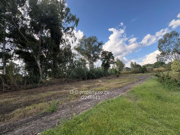 Hatfield 3-Bed Home on 4,865m² — Borehole & Big Yard