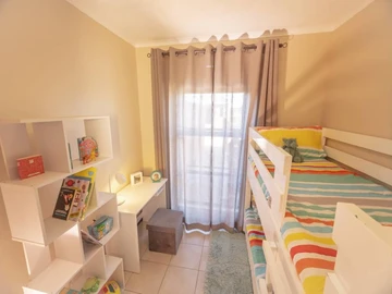 2 Bedroom Flat & Apartment