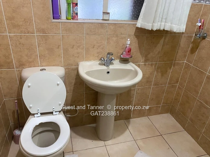 Prime Avondale Garden Flat - 2 Bedrooms, Garage, Front and Back Gardens