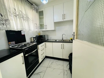 2 Bedroom Flat & Apartment