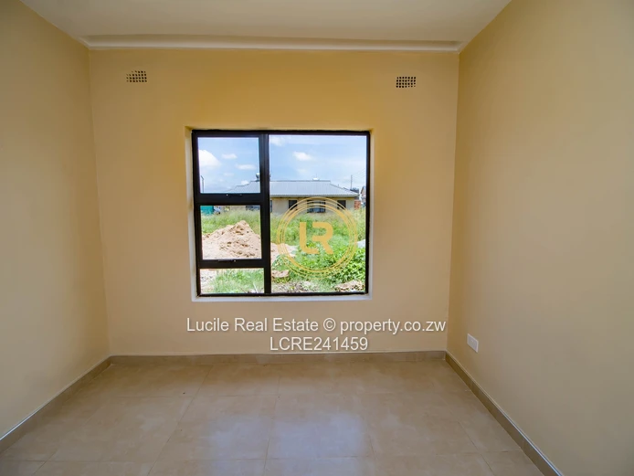 Newly Constructed 3 Bedroom Residence in Raiham Park
