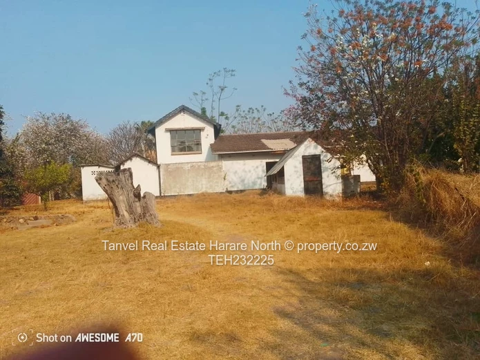 Hatfield: main house with 4 beds mes, plus one on top story, separate dinning room and lounge. 