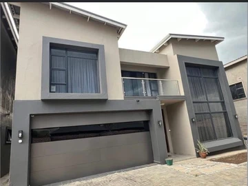 4 Bedroom Flat & Apartment