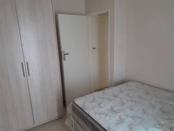 2 Bedroom Flat & Apartment