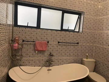 2 Bedroom Flat & Apartment