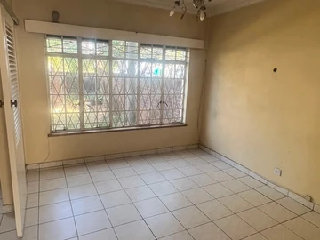 4 Bedroom Flat & Apartment