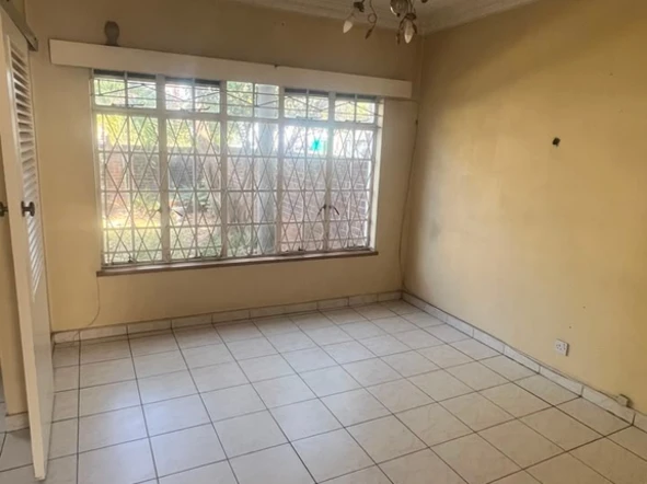 4 Bedroom Flat & Apartment