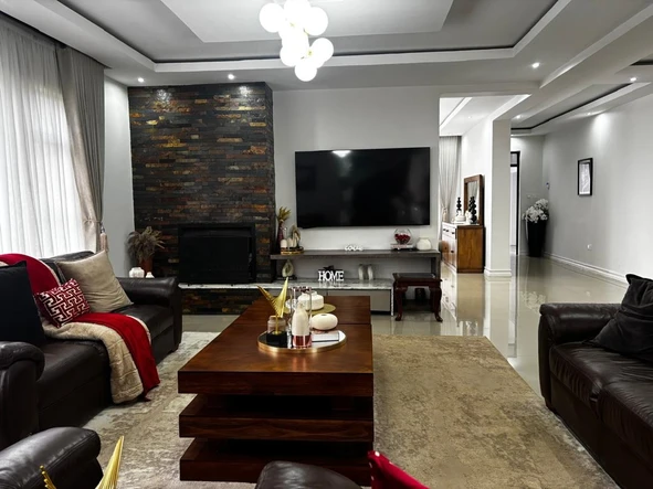 6 Bedroom House