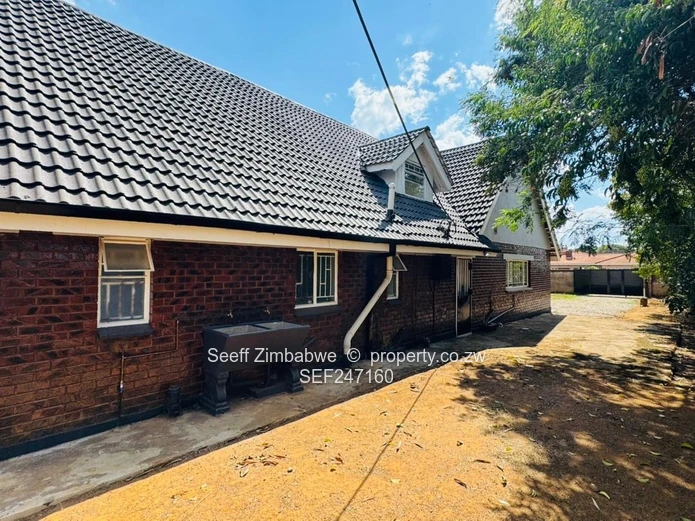Modern 4-Bed Home in Knowe on 2305m² with Borehole