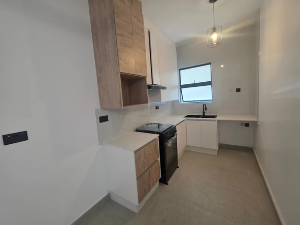 2 Bedroom Flat & Apartment