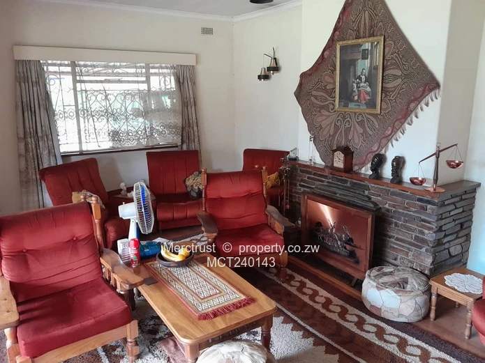 Comfortable family home, zoned mixed commercial! (Sole Mandate)