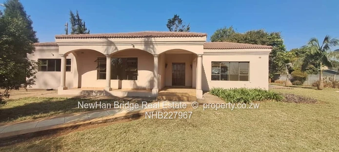 Spacious Family Home with Pool & Borehole in Borrowdale!