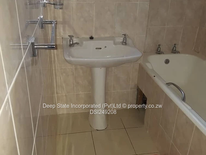 Fife Avenue,2 bedroomed flat for sale 