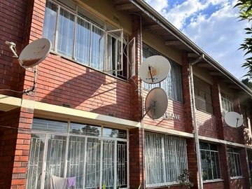 2 Bedroom Flat & Apartment