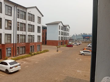 2 Bedroom Flat & Apartment