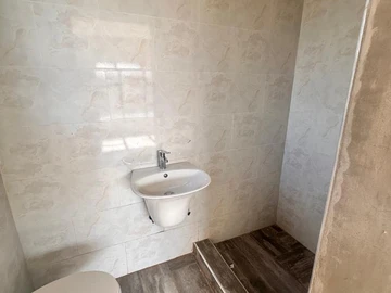 4 Bedroom Flat & Apartment
