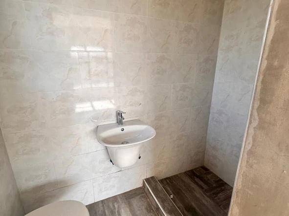 4 Bedroom Flat & Apartment