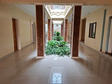 6 Bedroom House