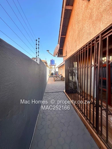 Hatcliffe: Modern 6-Bed, 3-Bath Home with Borehole (Sole Mandate)