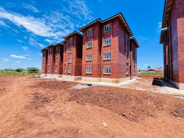 2 Bedroom Flat & Apartment