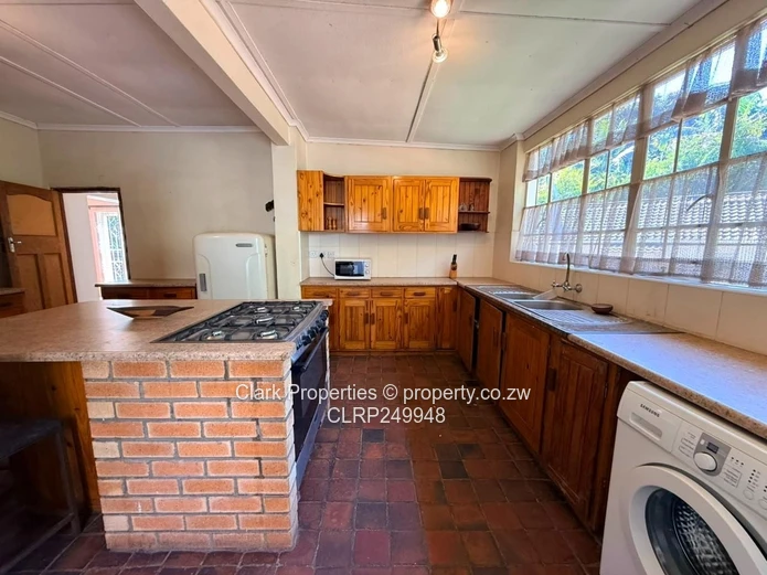 Charming Farmhouse In Avondale!