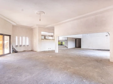 6 Bedroom House