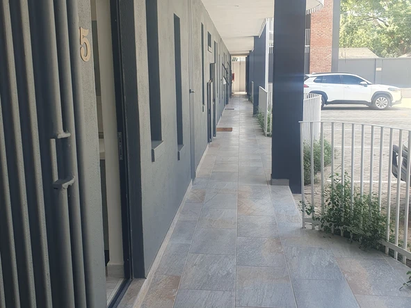 2 Bedroom Flat & Apartment