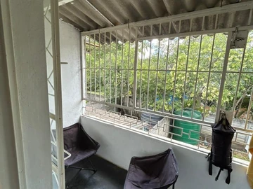 2 Bedroom Flat & Apartment