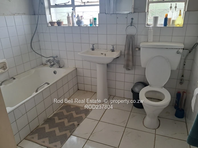 Spacious 2-bedroom garden flat in prime location