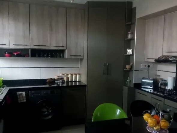 2 Bedroom Flat & Apartment