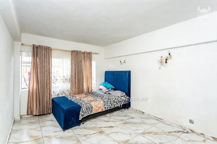 Avenues 1 bed flat for Sale  (Sole Mandate)