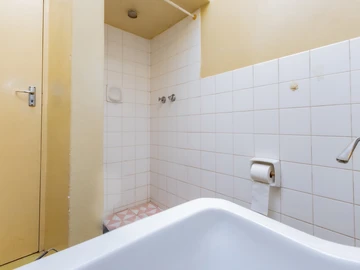 2 Bedroom Flat & Apartment